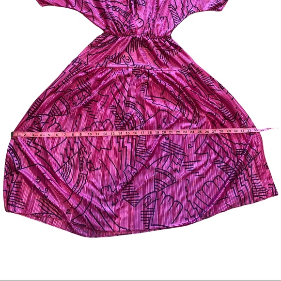 A fun, fabulous dress from the 80’s. - Picture 4 of 5